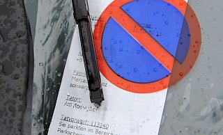 Wer zwischen Ende April und Anfang Juli ein Knöllchen in Enger bekommen und das noch nicht bezahlt hat, wird jetzt von der Stadt angeschrieben. - Reinhard Rohlf