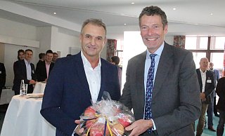 Bürgermeister Burkhard Deppe gratuliert Marcus Graf von Oeynhausen-Sierstorpff zum 40. Geburtstag der Marcus-Klinik: Ein Jahr später treffen sich beide vor Gericht. - burkhard battran