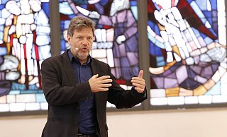 Robert Habeck bei einer Lesung im Herforder Lutherhaus im April 2019 - übrigens vier Wochen vor der Europawahl. - Angelina Kuhlmann