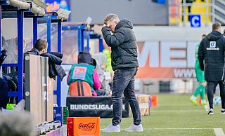 SCP-Trainer Lukas Kwasniok wirkt nachdenklich: Wie sehr beeinflusst der mentale Druck den Aufstiegskampf – und warum tut sich sein Team aktuell so schwer, Führungen zu behaupten? - BESIM MAZHIQI