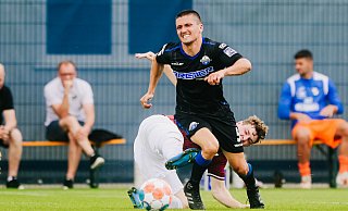 SCP-Neuzugang Marcel Mehlem (vorne), hier im Testspiel gegen den SC Verl, klagt über Atemprobleme. Die Ursache ist noch nicht gefunden. - Besim Mazhiqi