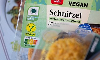 Gibt es künftig kein Schnitzel aus Soja oder Weizen mehr? (Symbolbild) - Marijan Murat/dpa