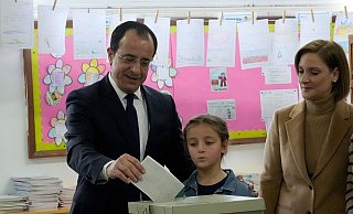 Der Präsidentschaftskandidat Nikos Christodoulides wird am kommenden Sonntag in einer Stichwahl antreten. - Petros Karadjias/AP/dpa