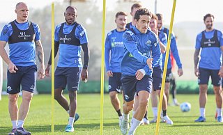 Mika Baur (vorne) und David Kinsombi (hinten 2. v. l.) sollen in den SCP-Testspielen in Spanien nicht zum Einsatz kommen und sind wohl heiße Transferkandidaten. Sven Michel (l.) wird im ersten Test gegen Heerenveen geschont. - Oliver Krato