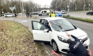 Ein Fußgänger (55) wird bei einem Unfall an der Detmolder Straße lebensgefährlich verletzt. - Jens Reichenbach
