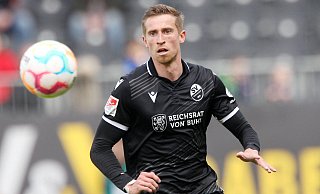 Arne Sicker, hier im Trikot seines Ex-Klubs SV Sandhausen, schließt sich dem DSC Arminia Bielefeld an. - IMAGO/Thomas Frey Arne Sicker, hier im Trikot seines Ex-Klubs SV Sandhausen, schließt sich dem DSC Arminia Bielefeld an. - IMAGO/Thomas Frey