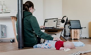 Für viele Arbeitnehmer bedeutete die Homeoffice-Pflicht Flexibilität und Stress zugleich. Trotzdem wünschen sich viele die dauerhaft diese dezentrale Arbeitsweise. - Symbolbild Pixabay
