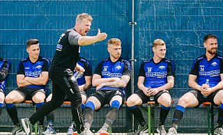 SCP-Coach Lukas Kwasniok hatte am Samstag im Test gegen Verl eigentlich fast keinen Grund zum Meckern. Dies hieß aber nicht, dass der 40-Jährige nicht lautstark Anweisungen gab. - Besim Mazhiqi