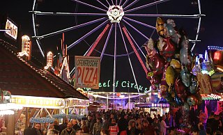 Die Kirmes auf dem Festplatz ist fester Bestandteil des Löhner Oktoberfests. In diesem Jahr kehrt auch das markante Riesenrad wieder zurück. - Susanne Blersch