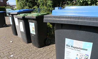 An der Straße Ratsbruch in Elsen werden Biomüll und Altpapier noch an einem Tag abgeholt. Das ändert sich ab Januar. - Mareike Gröneweg An der Straße Ratsbruch in Elsen werden Biomüll und Altpapier noch an einem Tag abgeholt. Das ändert sich ab Januar. - Mareike Gröneweg