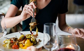 Das Magazin Falstaff, gegründet 1980 in Österreich, gilt in der Gastronomie-Szene als renommiert - auch bei Weinkennern. - Symbolbild: Pixabay