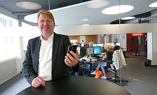 Der stellvertretende Chefredakteur Carsten Heil stellt sich bei "NW Live" Fragen aus dem Netz. - Talin Dilsizyan