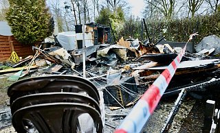 Aus dem liebevoll gepflegten Refugium auf einem Bielefelder Campingplatz ist durch das Feuer eine Trümmerlandschaft geworden. - Sarah Jonek