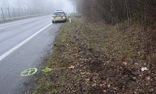 Die Markierung zeigt, wo die Laterne stand. - Polizei Herford