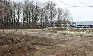 Auf dieser Fläche soll der Neubau entstehen. - Linda Schnepel