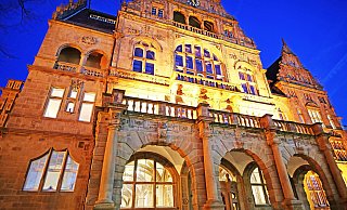 Im Bielefelder Rathaus hat das große Stühlerücken begonnen. Ab 3. November regiert dort eine neue Oberbürgermeisterin, am 13. November kommt erstmals der neue Rat zusammen. - jonek.fotografie.de