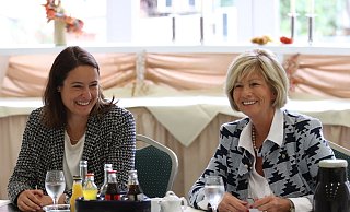 Anna Katharina Bölling, Landrats-Bewerberin der CDU (l.), mit der CDU-Kreisvorsitzenden Kirstin Korte. - Alex Lehn