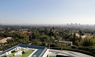 Sondersteuern auf Luxusimmobilien? Die Linke orientiert sich am Vorbild Los Angeles. (Archivbild) - Jae C. Hong/AP/dpa