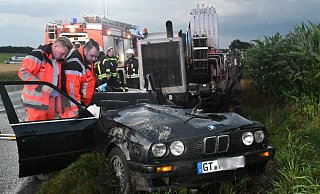 Ein 18-Jähriger fuhr am Mittwochabend in einen Spezialbagger, mit dem Glasfaserkabel verlegt werden. - Andreas Eickhoff