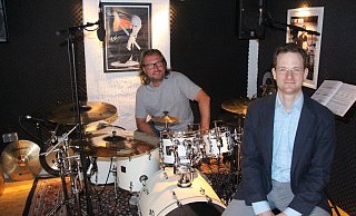 Rockschlagzeuger Michel Beineke und Musikschulleiter Jonathan Misch haben die ersten "Drums & Percussion Week" der Höxteraner Musikschule konzipiert. - Burkhard Battran