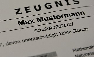 Die Zeugnisvergabe läuft in diesem Jahr anders ab als sonst. Eine Übergabe im Klassenverband ist wegen der Corona-Bestimmungen nicht möglich. - Karin Prignitz