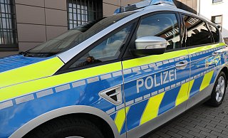 Die Polizei musste den aggressiven 46-Jährigen fixieren, dann ging's auf die Wache. - Simone Flörke