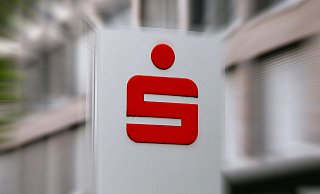 Die Sparkasse Paderborn-Detmold darf der rechtsextremen Identitären Bewegung ein Konto nicht verweigern. - picture alliance