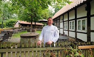 Vor zehn Jahren hat Silvio Eberlein den Museumshof Buschkamp übernommen und wohnt auch dort. Er fühlt sich in Bielefeld-Senne und im Grünen mit seiner Familie sehr wohl. - Susanne Lahr