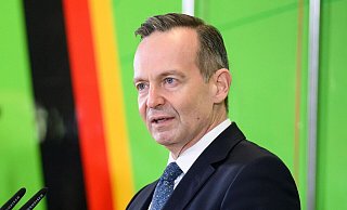 Bundesverkehrsminister Volker Wissing (FDP) hat den Ländern bei seinen Plänen für deutsche Autobahnen eine Frist gesetzt - und könnte ausgebremst werden. - Bernd von Jutrczenka/dpa
