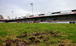 Bedingt durch Abbauarbeiten und der nächtlichen Witterung zu Donnerstag kann der Rasen in der Sportclub Arena vorerst nicht instand gesetzt werden. - Roland Thöring