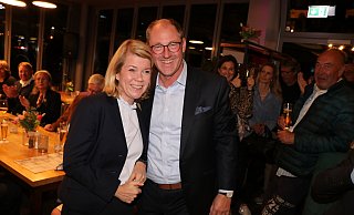 CDU-Kandidat Stefan-Oliver Strate mit seiner Frau Tanta Strate-Rudolphi am Wahlabend im Brauhaus. - Holger Kosbab