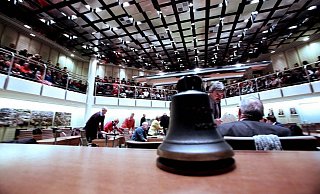 Kommunalpolitiker werden auch in OWL immer häufiger beschimpft und bedroht. Doch sie wollen sich nicht einschüchtern lassen. Das Foto zeigt einen Blick in den Ratssaal von Bünde. - Gerald Dunkel