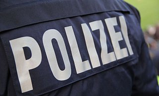 Die Polizei fragt: Wer kennt diese drei Täter? - Symbolbild: Pixabay