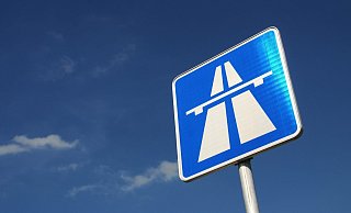 Der Ausbau des nächsten Abschnitts der Verler Straße wird noch ein wenig auf sich warten lassen. - Picture Alliance