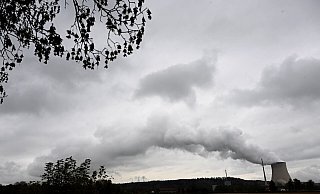 Der Kühlturm des Atomkraftwerks Isar 2 im Landkreis Landshut. - Felix Hörhager/dpa