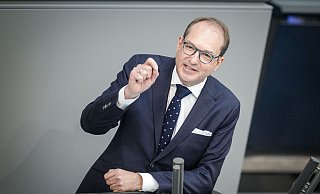 CSU-Landesgruppenchef Alexander Dobrindt fordert die Ampel-Koalition in Sachen Migrations-Begrenzung zu gemeinsamen Beschlüssen auf. - Kay Nietfeld/dpa