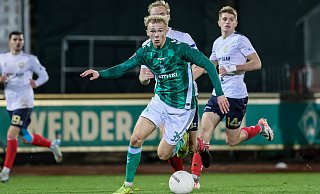 Leon Opitz spielt eine überzeugende Saison für Werder Bremen II – und weckt damit offenbar das Interesse von Arminia Bielefeld. - IMAGO/foto2press