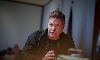 Russland steuert nach Einschätzung des Wirtschaftsministers Robert Habeck auf eine Niederlage im Krieg gegen die Ukraine zu. - Kay Nietfeld/dpa