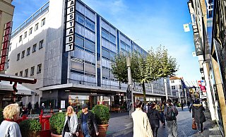 Die Einkaufsmeile Bahnhofstraße hat es zur Zeit schwer - und steht auch in der Kritik. - Barbara Franke