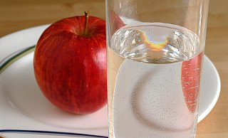Der Verzicht auf Speisen und Getränke wie Fleisch und Wein oder etwa auf den Fernsehkonsum gilt als Symbol der Buße und der spirituellen Erneuerung. - Cornelia Gierth/epd
