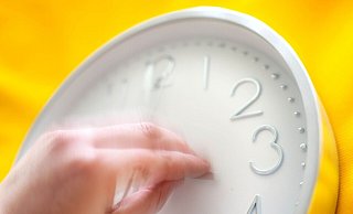 Wenn innere und äußere Uhr nicht übereinstimmen, können Schlafprobleme die Folge sein. - Sina Schuldt/dpa/dpa-tmn