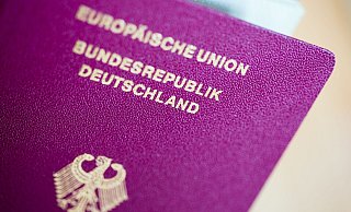 Ein neues Staatsbürgerschaftsrecht soll schnellere Einbürgerungen ermöglichen. - Rolf Vennenbernd/dpa