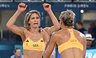 Die Beachvolleyballerinnen Laura Ludwig und Louisa Lippmann haben bei der EM ihren ersten Sieg errungen. - Sven Hoppe/dpa