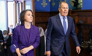 Bundesaußenministerin Annalena Baerbock ist in Moskau von ihrem russischen Amtskollegen Sergej Lawrow empfangen worden. - Foto: Uncredited/Russian Foreign Ministry Press Service/AP/dpa
