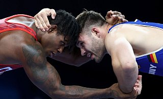 Frühes Aus: Erik Thiele (r.) scheiterte bei den Olympischen Spielen im Achtelfinale. - Jan Woitas/dpa