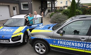 Engagiert: Karin und Noël Eichler aus Peckelsheim setzen sich für den Frieden ein. - Hermann Ludwig