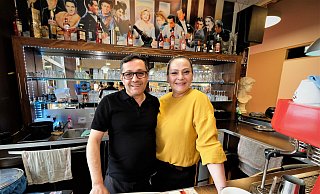Mustafa und Nevin Gercek leiten nun die Bar im großen Einkaufszentrum im Bielefelder Süden. - Susanne Lahr