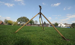 Wenn gespielt werden darf, dann kicken auch die Fußballer des TuS Dielingen auf einem Platz mit Naturrasen. Der wird berieselt. Zusätzlich möchte der Verein einen Kunstrasenplatz bauen. - Joern Spreen-Ledebur