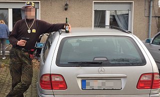 Niemand wolle hören, dass dieses Foto im Spaß entstanden sei, erklärte die Verteidigerin von Jörg W., Nicole Friedrich, gestern vor dem Landgericht Bielefeld. Ihr Mandant sei schon früh vorverurteilt worden, meint sie. - Foto: Polizei