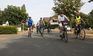 Mit dem Drahtesel unterwegs: Die Organisatoren von der Stadtverwaltung und dem ADFC sind sehr zufrieden mit der ersten Tour. - Anthea Moschner